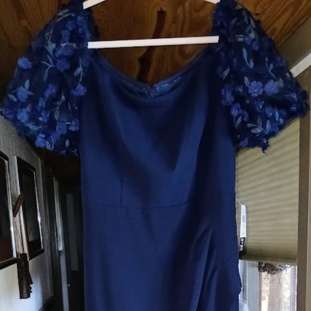 XSCAPE floor length formal dress size 14 navy blue